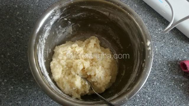 用手和成均匀面团