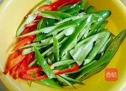 双椒炒鸡肾的做法图解2