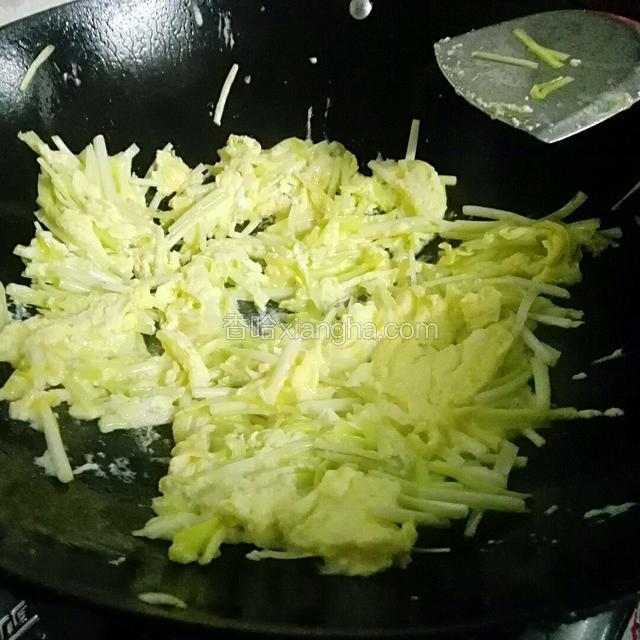 凝固一点才翻动炒