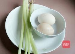 芹菜煎鸡蛋的做法图解1