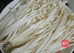 凉拌金针菇的做法图解1