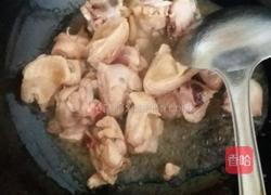 土豆烧鸡腿的做法图解3