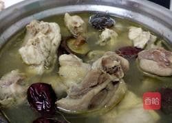 香菇煲鸡汤的做法图解1