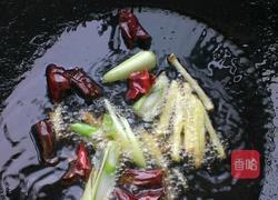 辣炒蚕蛹的做法图解3