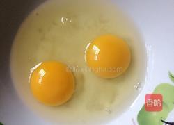 火腿肠鸡蛋饼的做法图解1
