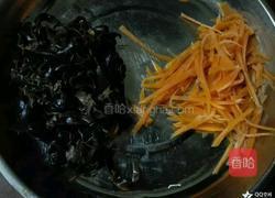 娃娃菜卷肉的做法图解3