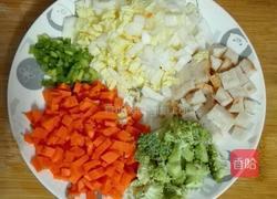 五彩缤纷蛋炒饭的做法图解3