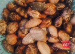 韭菜蛤蜊的做法图解1