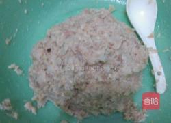 油炸丸子的做法图解1