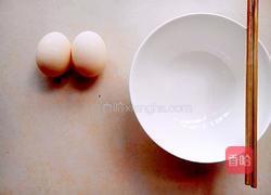 电饭煲蒸鸡蛋羮的做法图解1
