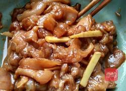 花菜炒肉片的做法图解2