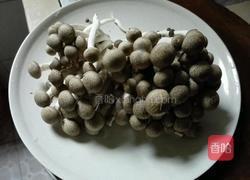 蟹味菇滑肉的做法图解1