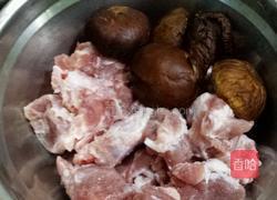香菇萝卜排骨汤的做法图解1
