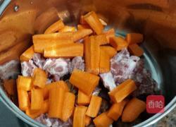 香菇萝卜排骨汤的做法图解3