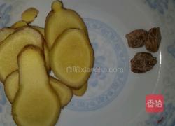 鹌鹑蛋排骨的做法图解1