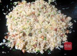 叉烧包菜炒饭的做法图解7