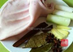 凉拌猪耳朵的做法图解1