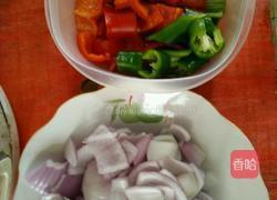 青椒肥肠的做法图解1