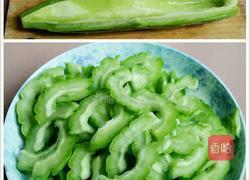 蒜蓉苦瓜炒瘦肉的做法图解2