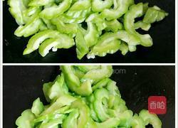 蒜蓉苦瓜炒瘦肉的做法图解6
