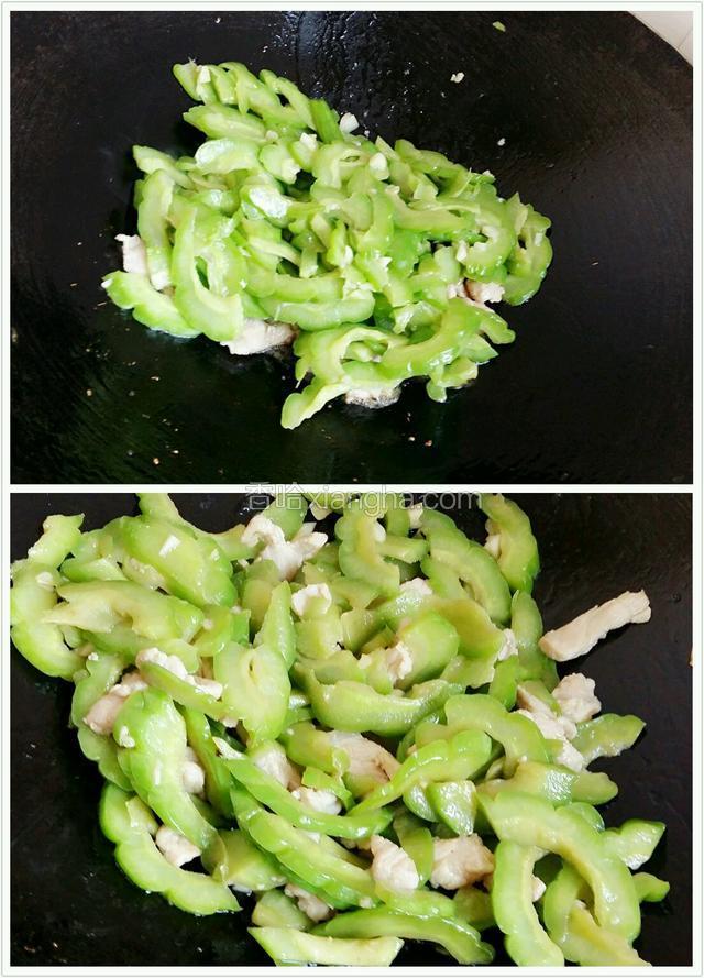 把苦瓜倒进去，翻炒圴匀。即可关火。