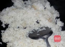 榨菜丝蛋炒饭的做法图解1