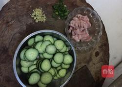 里脊肉片熘黄瓜的做法图解2