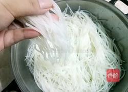 芹菜炒粉条的做法图解2