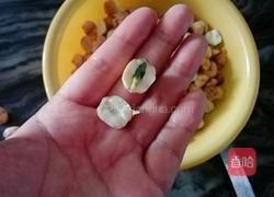 莲子糖水的做法图解1