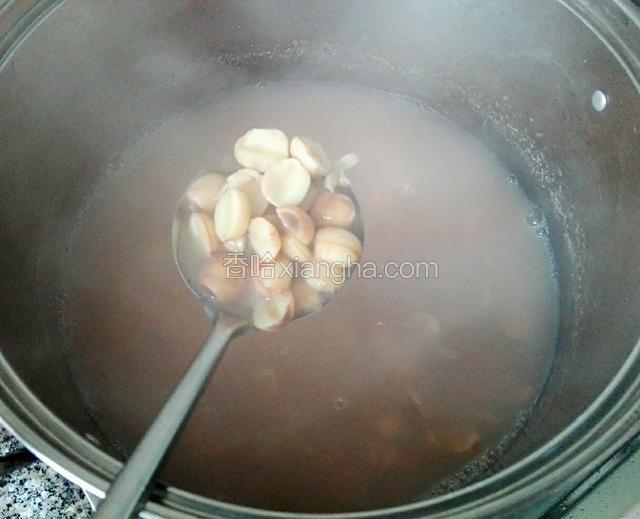 煲好的莲子，关火再焖1个钟
