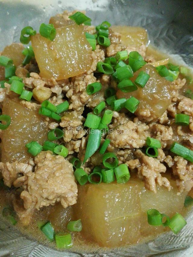 装盘撒上葱花便可。