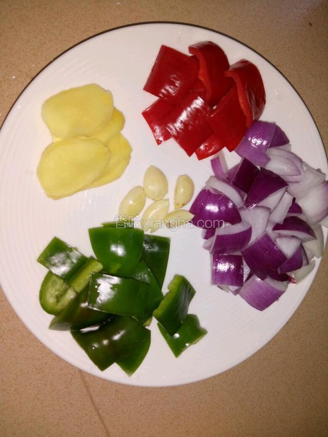 把食材切好备用