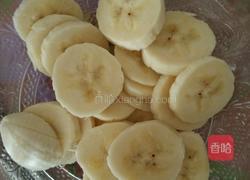 宝宝辅食〈香蕉鸡蛋饼〉的做法图解1