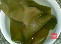 海带排骨汤的做法图解1