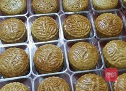 蛋黄莲蓉和五谷杂粮月饼的做法图解7