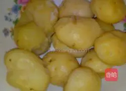 Illustration of how to make fried potato cakes 1