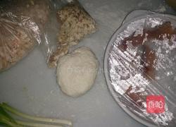 花式拌面镶鱼片的做法图解1