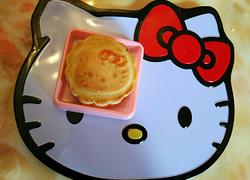 kitty 猫椰汁奶油蛋黄酱月饼