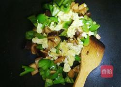 香菇鸡蛋炒青椒的做法图解4