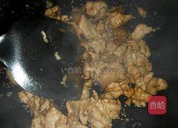 西兰花炒肉的做法图解4