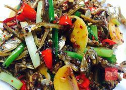 辣炒小鱼干的做法图解8