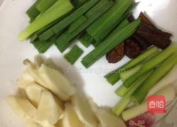 紫苏焖鸭的做法图解1