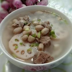 莲藕花生排骨汤的做法[图]