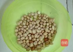 莲藕花生排骨汤的做法图解2