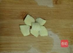 莲藕花生排骨汤的做法图解4