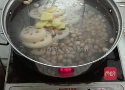莲藕花生排骨汤的做法图解5
