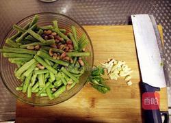 简炒缸豆的做法图解1