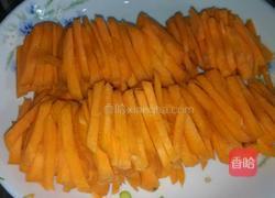 猪肉炒胡萝卜的做法图解1