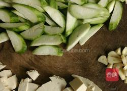 丝瓜炖豆腐的做法图解2
