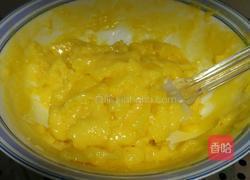 奶香蛋黄馅冰皮月饼的做法图解2